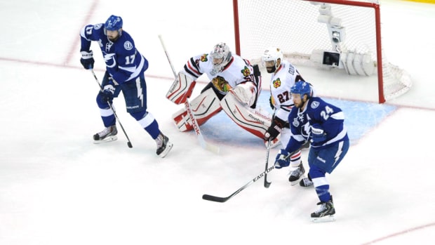 killorn-crawford-callahan-lightning-blackhawks-game2.jpg